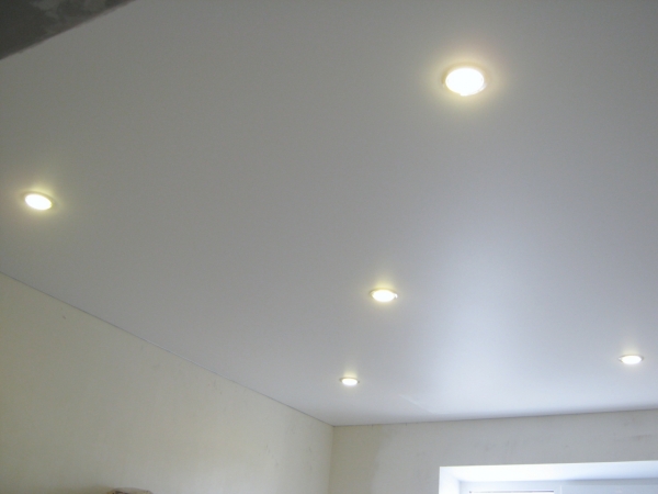 Фотографии потолков в спальню