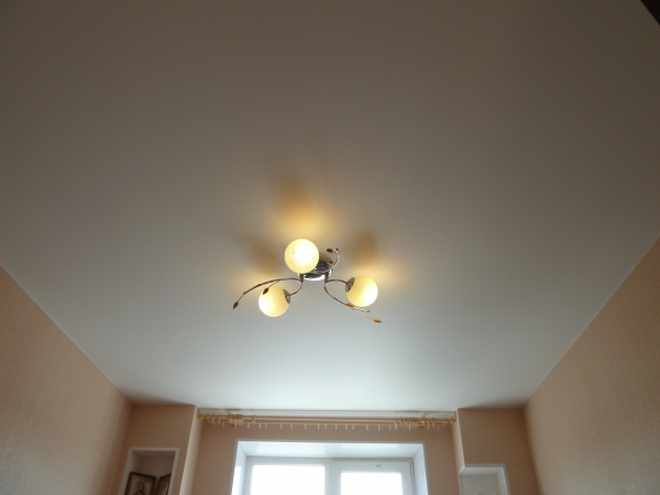 Натяжные потолки Descor